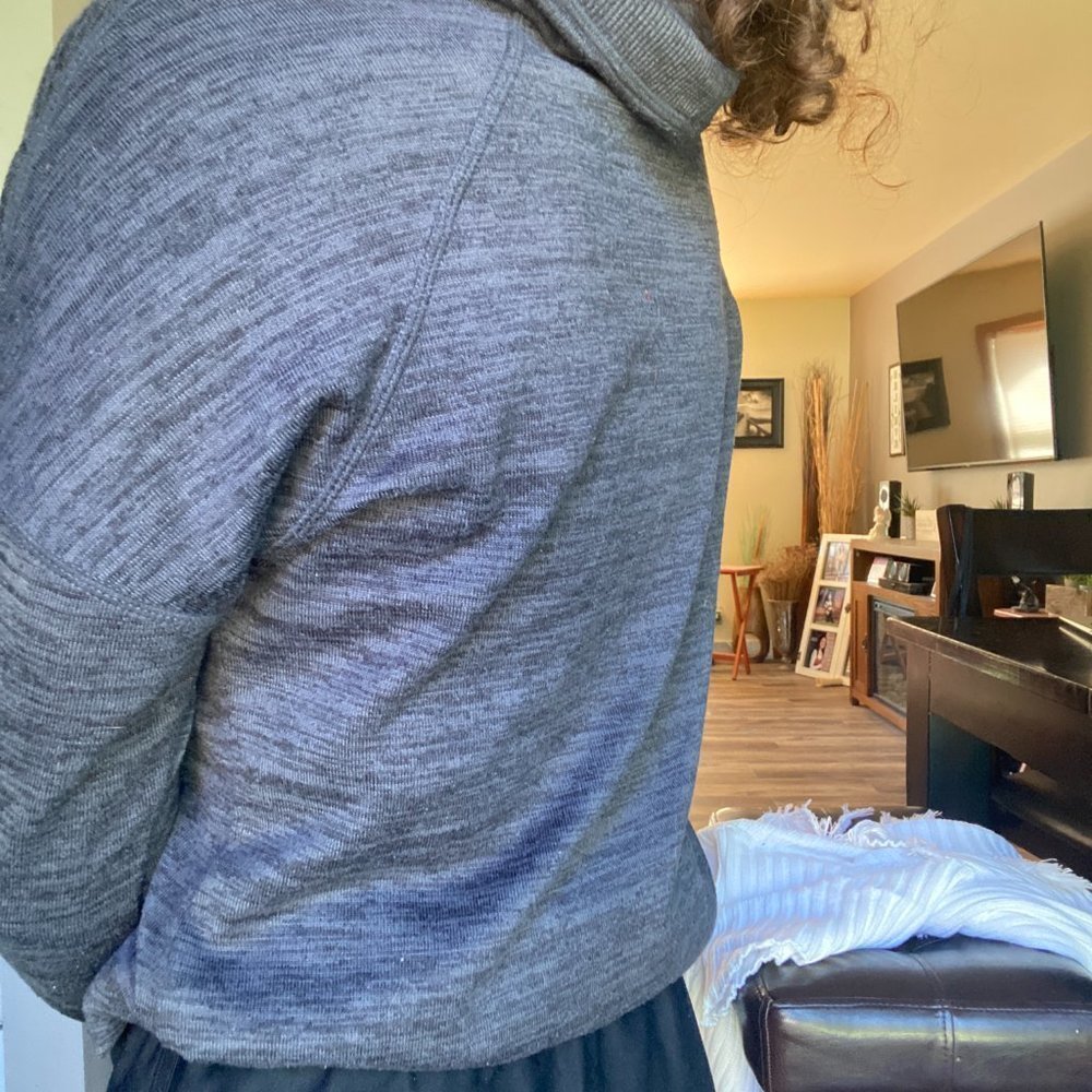 𝅺Athleta Sweater - Picture 3 of 4